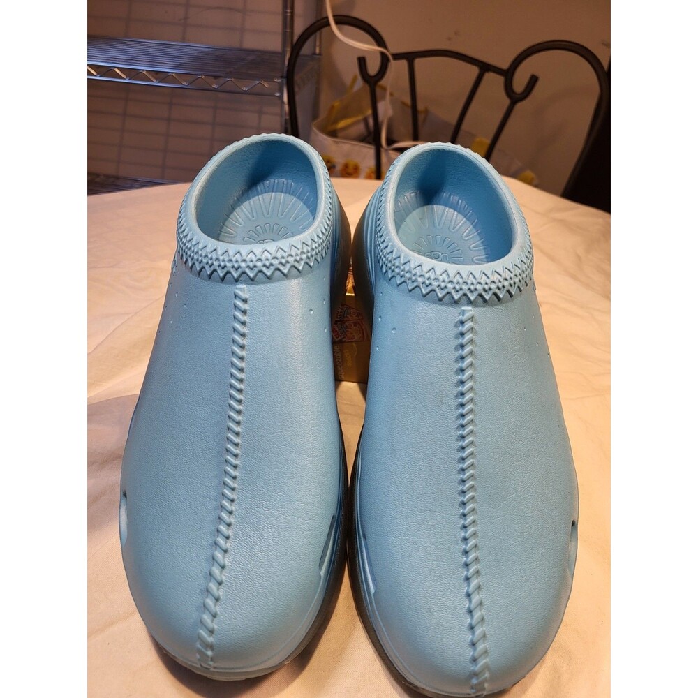 UGG women's Blue Garden Clogs Size 8, Excellent Condition